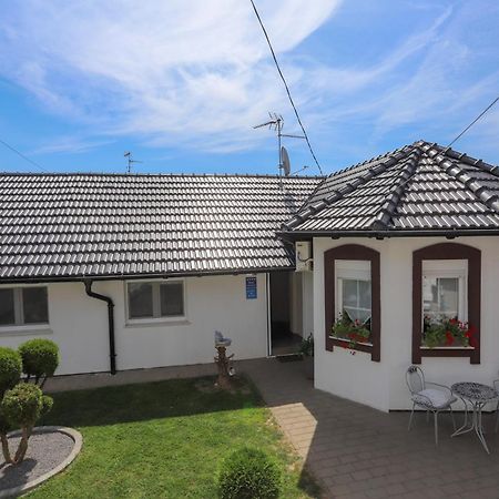 Apartman Veronika Ðakovo Exteriör bild